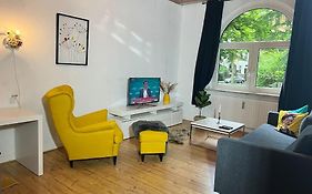 Casa Luna 6 min Hbf , Erdgeschosswohnung ,Altbau